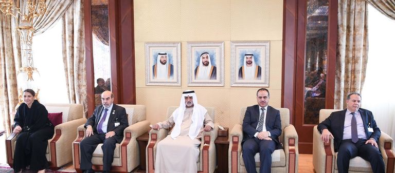 جانب من استقبال ضيوف جائزة خليفة الدولية لنخيل التمر