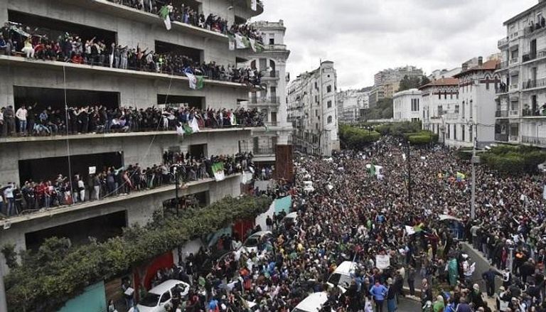 مظاهرة حاشدة في الجزائر ضد ترشح بوتفليقة لولاية خامسة
