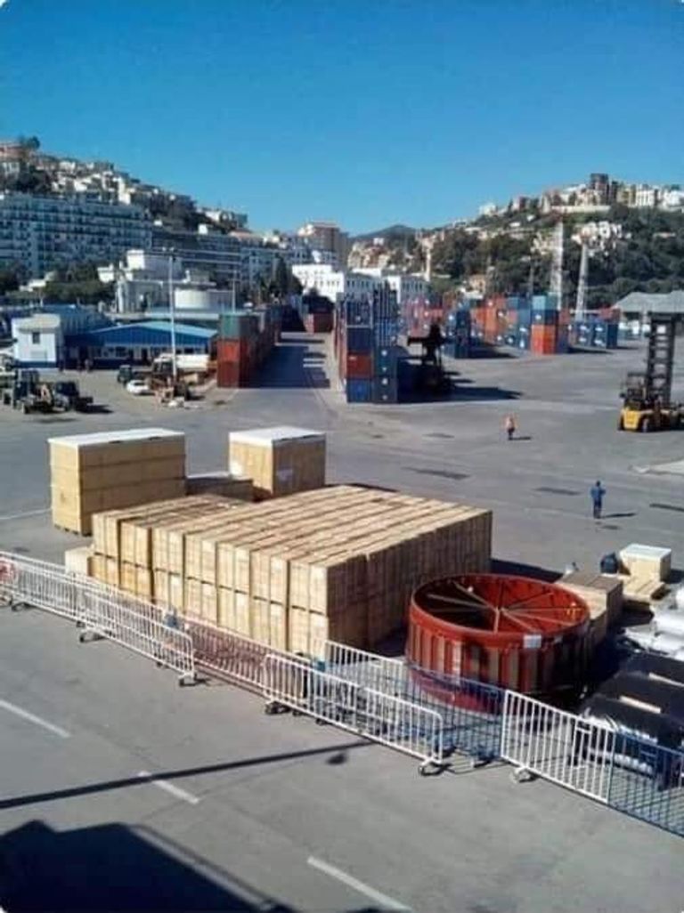 توقف حركة الموانئ