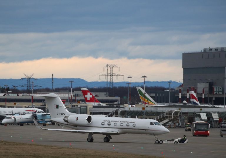 الطائرة الرئاسية الجزائرية في مطار جنيف عبدالغني زعلان مدير حملة بوتفليقة - أرشيفية