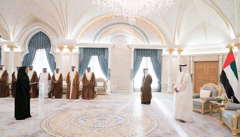 الشيخ محمد بن زايد وأعضاء المجلس التنفيذي لإمارة أبوظبي