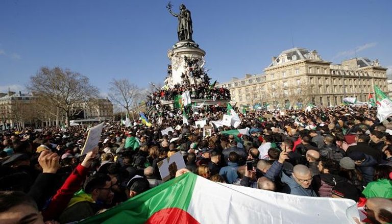 مظاهرات الجالية الجزائرية في باريس - رويترز 