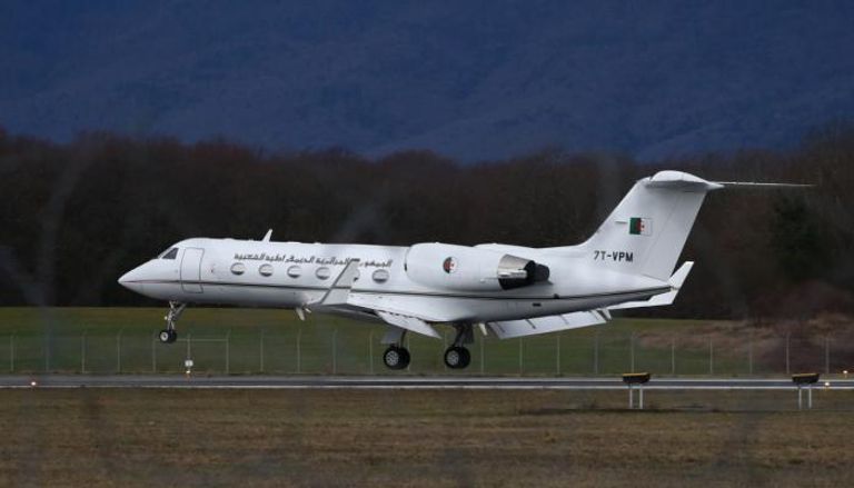 الطائرة الرئاسية الجزائرية في مطار جنيف