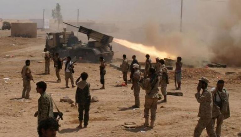 عناصر من الجيش اليمني خلال المعارك ضد الحوثي اجتماع وزير الدفاع اليمني مع القادة العسكريين في مأرب