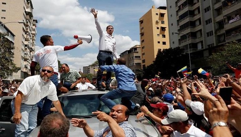 خوان جوايدو يقود مظاهرات المعارضة - رويترز