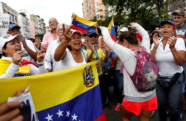 خوان جوايدو يقود مظاهرات المعارضة - رويترز