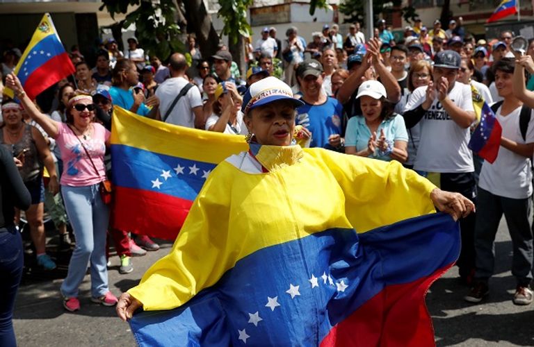 خوان جوايدو يقود مظاهرات المعارضة - رويترز