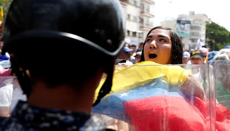 خوان جوايدو يقود مظاهرات المعارضة - رويترز