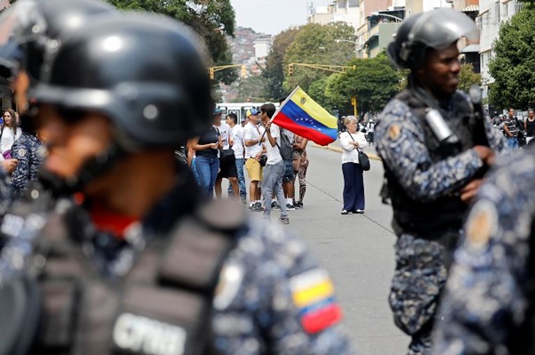 خوان جوايدو يقود مظاهرات المعارضة - رويترز