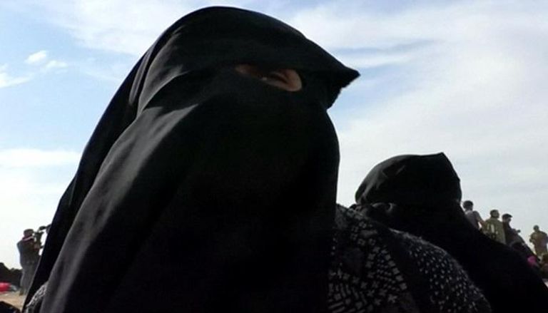 نساء داعش بعد الاستسلام لقوات سوريا الديمقراطية 