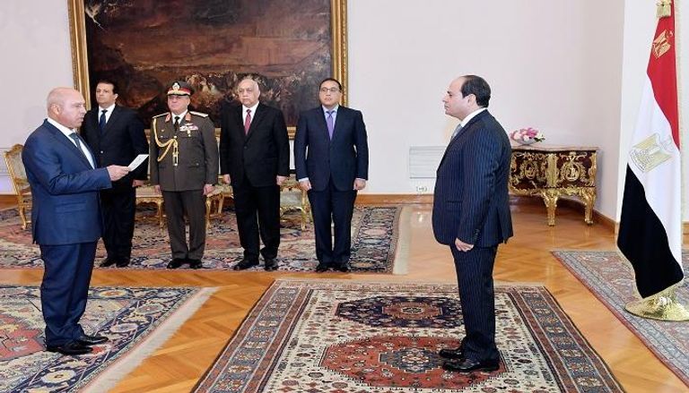 الفريق كامل الوزير يؤدي اليمين الدستورية وزيراً للنقل في مصر
