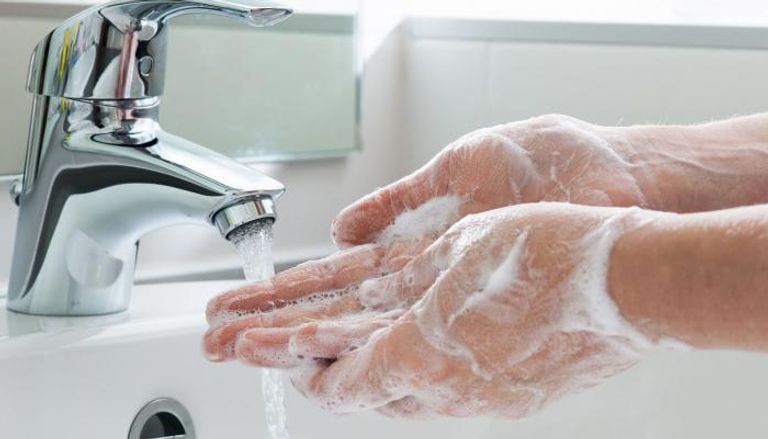 غسل أطراف الأصابع وأسفل الأظافر جيدا للوقاية من الإنفلونزا - أرشيفية