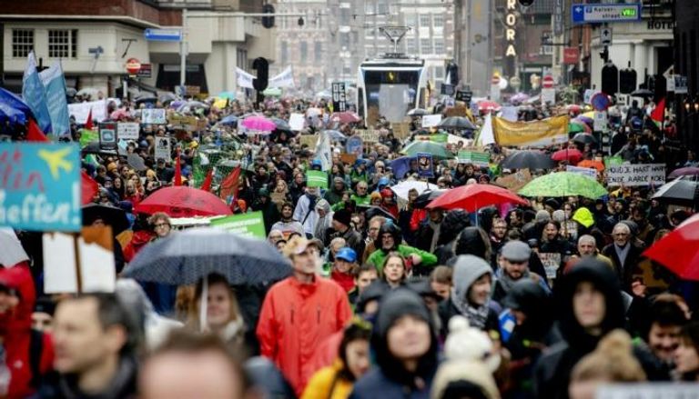 40 ألف متظاهر في هولندا لمواجهة التغير المناخي
