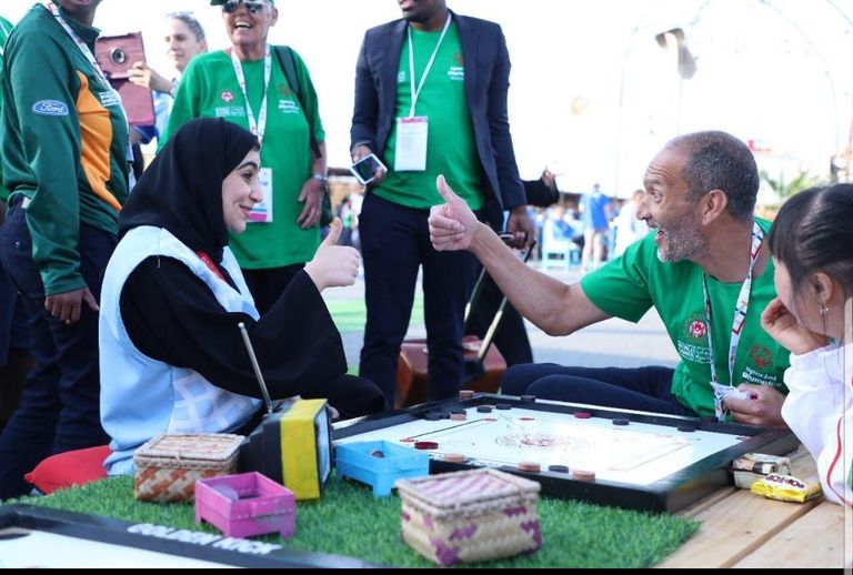 العروض التراثية برأس الخيمة تجذب الوفود المشاركة في الأولمبياد الخاص