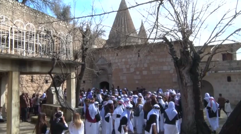 إيزيديات يتذكرن حياتهن في الأسر خلال الاحتفال بيوم المرأة