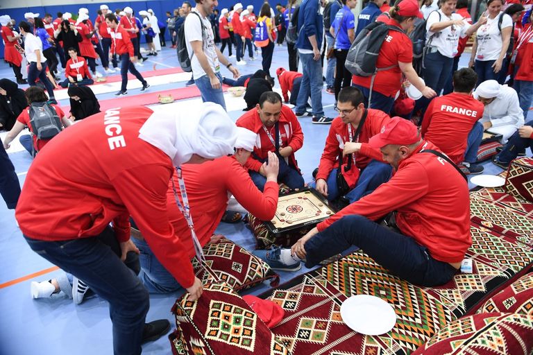 مشاركون بالأولمبياد الخاص يتعرفون على تراث الإمارات بمجلس المشرف