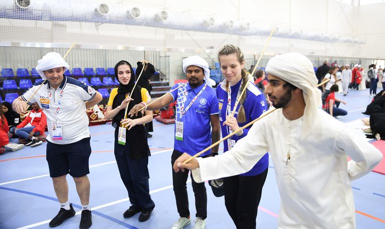 مشاركون بالأولمبياد الخاص يتعرفون على تراث الإمارات بمجلس المشرف