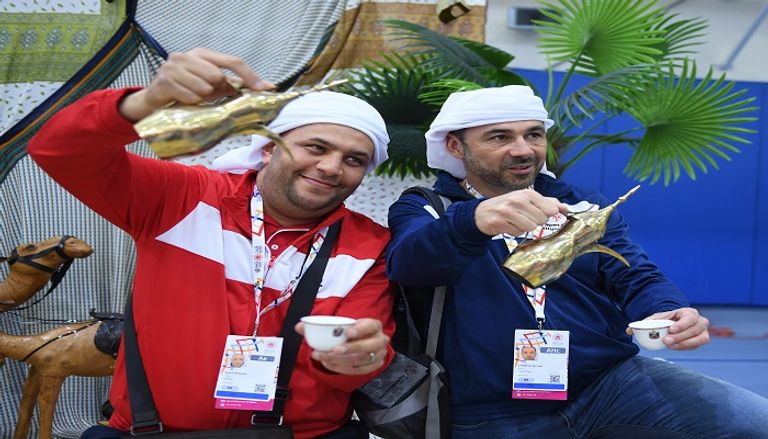 مشاركون بالأولمبياد الخاص يتعرفون على تراث الإمارات بمجلس المشرف
