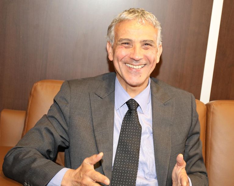 الكاتب المغربي محمد المعزوز