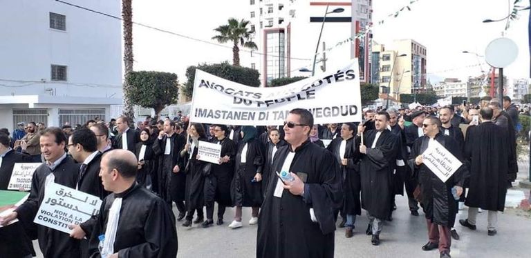 محامون ضد العهدة الحامسة في الجزائر مقر مجلس القضاء في الجزائر