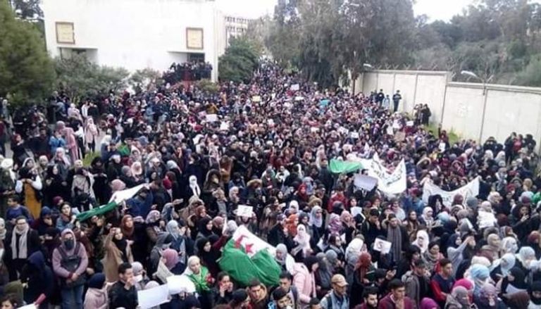 مظاهرة سابقة لطلاب جزائريين 