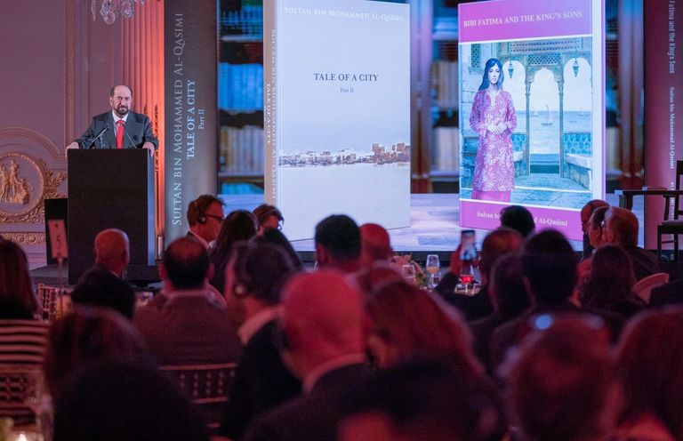 حاكم الشارقة يطلق كتابين جديدين باللغة الإنجليزية في لندن