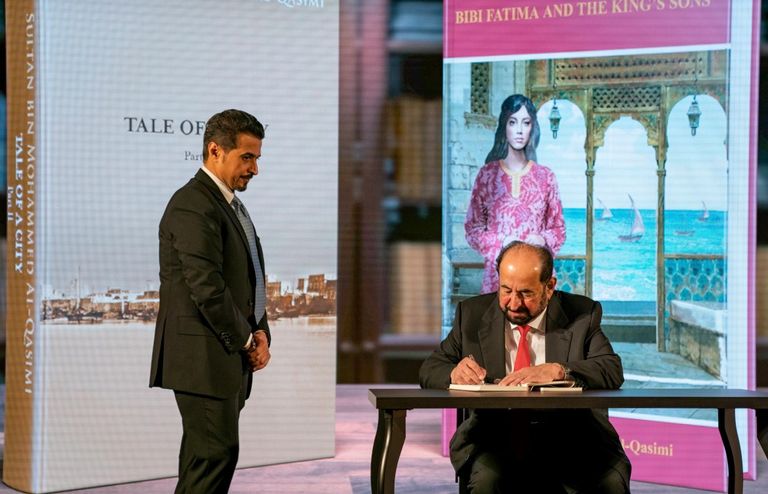 حاكم الشارقة يطلق كتابين جديدين باللغة الإنجليزية في لندن