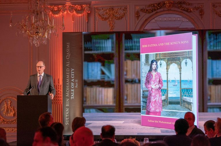 حاكم الشارقة يطلق كتابين جديدين باللغة الإنجليزية في لندن