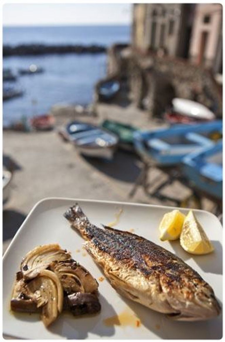 ريوماجيوري.. قرية إيطالية منحوتة في الصخر مطلعة على البحر