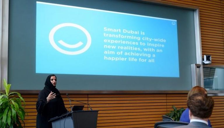  "دبي الذكية" تعرض مسيرة التحول الرقمي