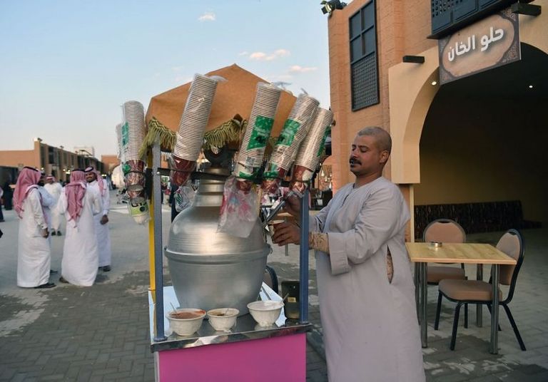 أكلات مصرية في "خان الخليلي" بمهرجان الملك عبدالعزيز للإبل