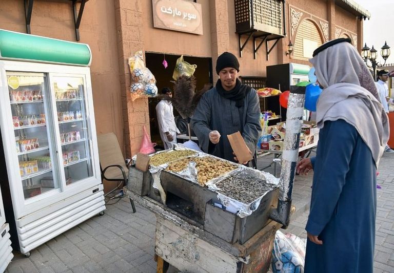أكلات مصرية في "خان الخليلي" بمهرجان الملك عبدالعزيز للإبل