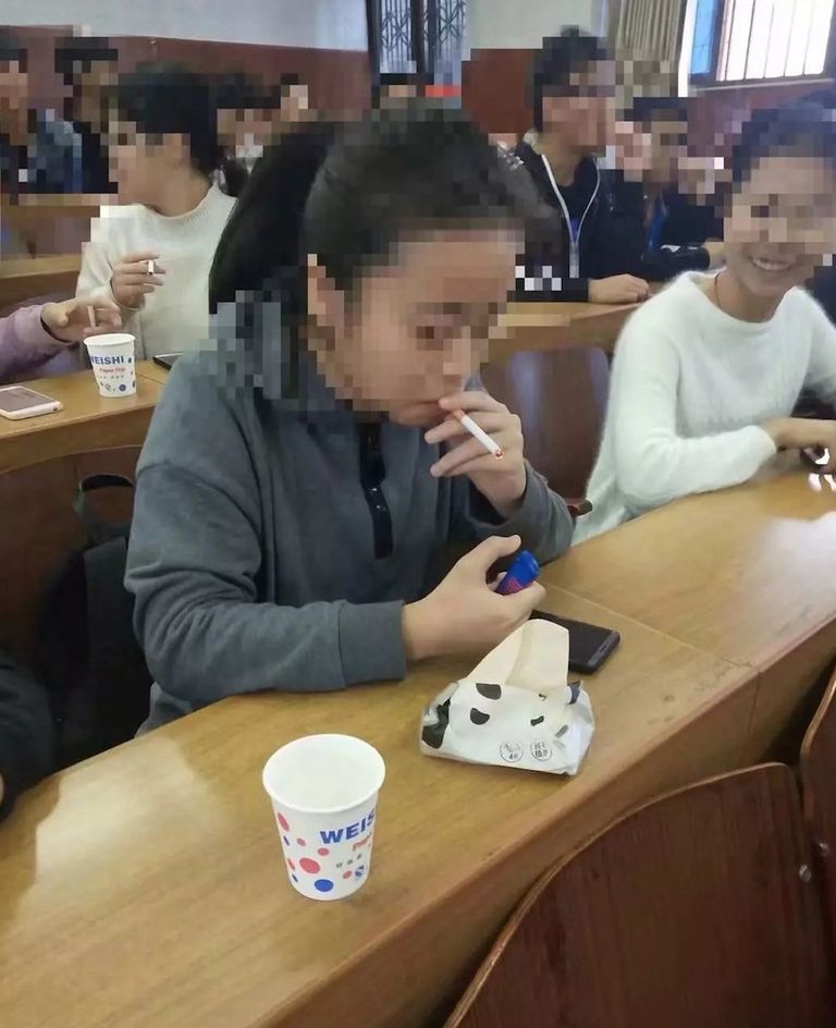 صورة من محاضرة عن التبغ في جامعة يونان