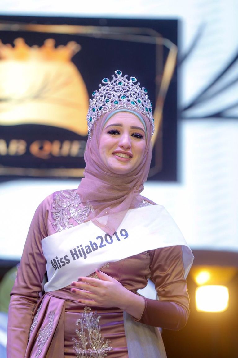 صحفية مصرية تفوز بلقب ملكة جمال المحجبات لعام ٢٠١٩