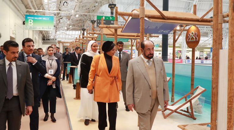 سلطان القاسمي خلال إعلان برنامج فعاليات الشارقة عاصمة عالمية للكتاب