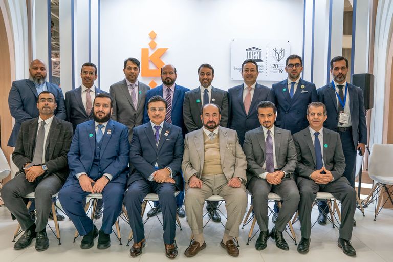 سلطان القاسمي يزور جناح الشارقة المشارك في معرض لندن للكتاب