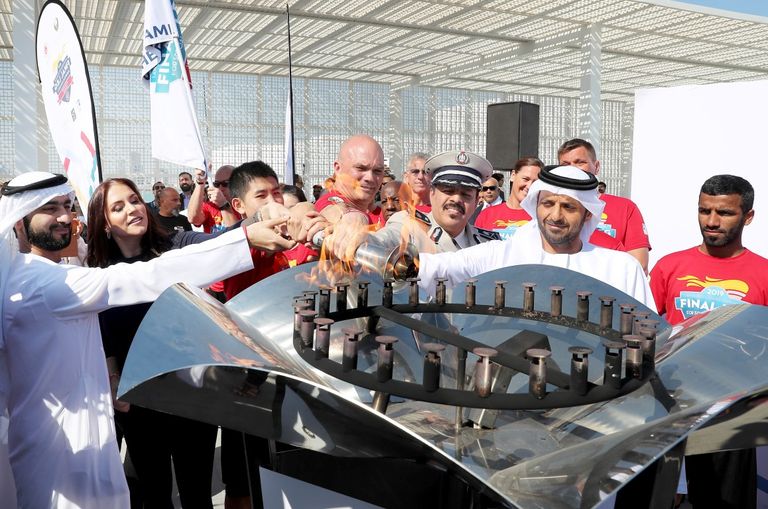 من مشاركة نادي تراث الإمارات في احتفالات "شعلة الأمل"