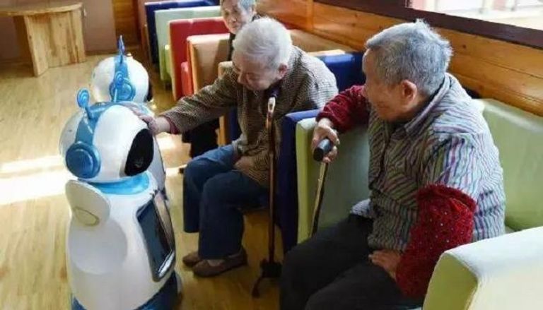 الذكاء الاصطناعي يساعد المسنين في الصين على عيش حياة كريمة