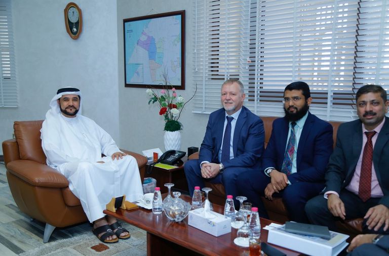 كهرباء الشارقة والكابلات العمانية تبحثان تطوير الشبكات