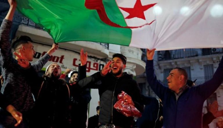 احتفالات الجزائريين في الشوارع بعد رسالة بوتفليقة