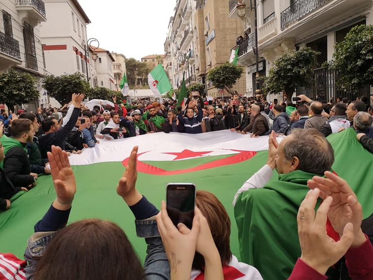 مظاهرات في الجزائر ضد بوتفليقة قرارات بوتفليقة لم تمنع الحراك الشعبي