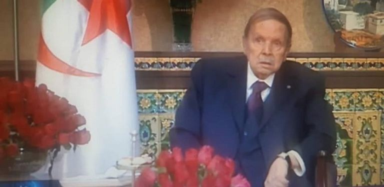 الرئيس الجزائري عبدالعزيز بوتفليقة قرارات بوتفليقة لم تمنع الحراك الشعبي