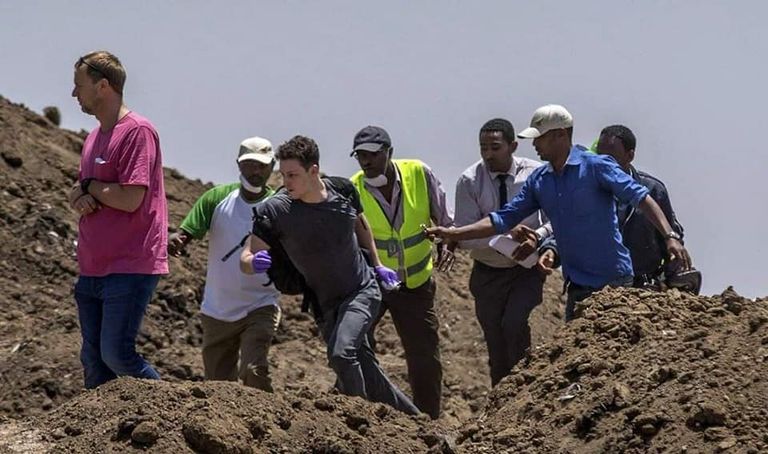 خيمة عزاء في موقع تحطم الطائرة الإثيوبية