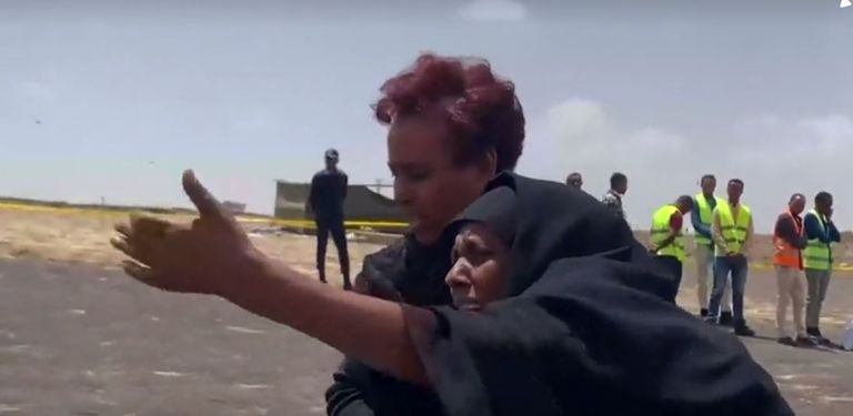 عائلات ضحايا الطائرة الإثيوبية المنكوبة تزور موقع التحطم