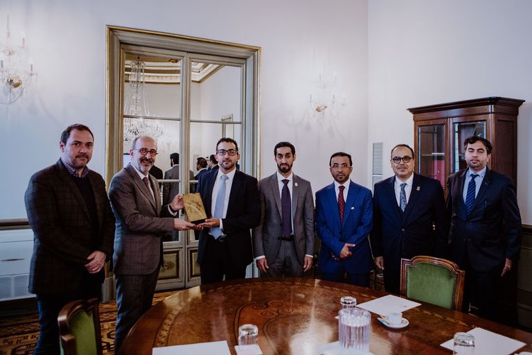 "العلاقات الحكومية في الشارقة" تبحث التعاون مع نظيرتها الإسبانية