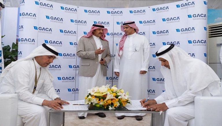 الأمير سلطان بن سلمان بن عبدالعزيز ونبيل العمودي