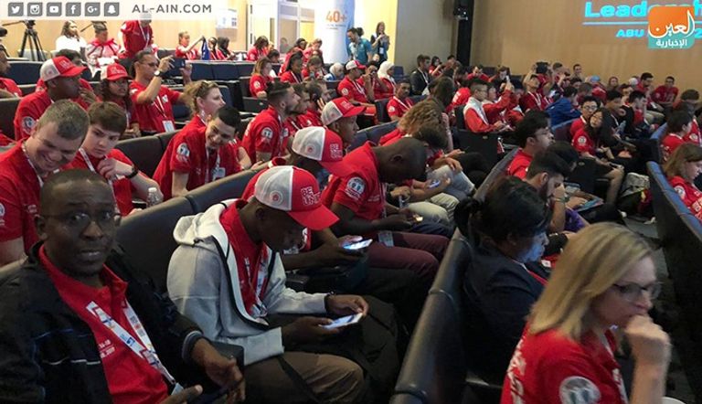 جانب من انطلاق القمة العالمية للشباب القادة في أبوظبي