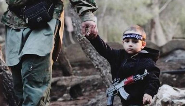 تجنيد الأطفال.. سلاح التنظيمات الإرهابية الأخير