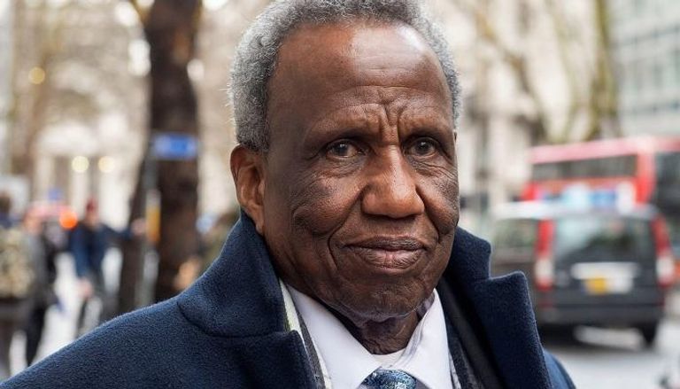 أحمد محمود موظف الاستقبال السابق بسفارة الدوحة في لندن الذي تعرض للعنصرية القطرية
