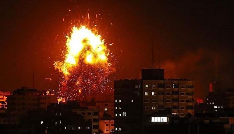 طائرات الاحتلال تقصف عشرات المواقع في قطاع غزة